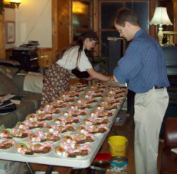Arranging cookie plates